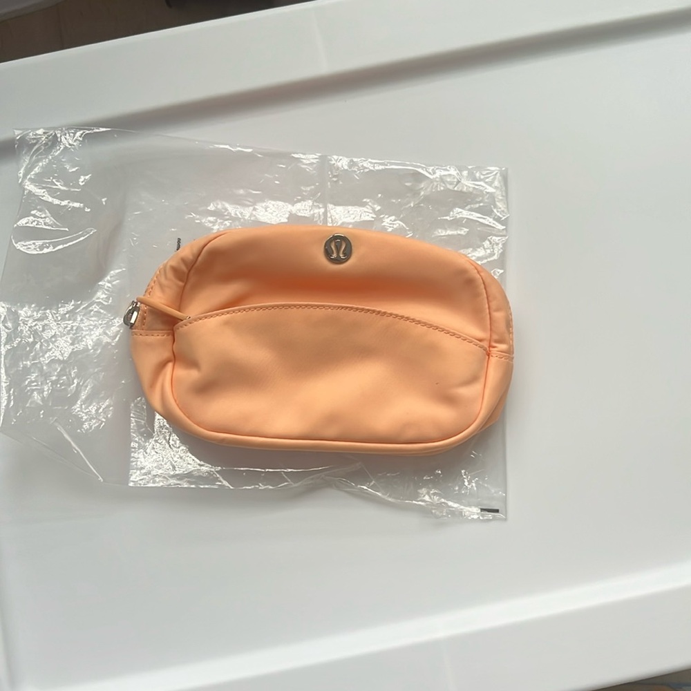 Lululemon City Essentials Pouch Mini - Picture 3 of 5